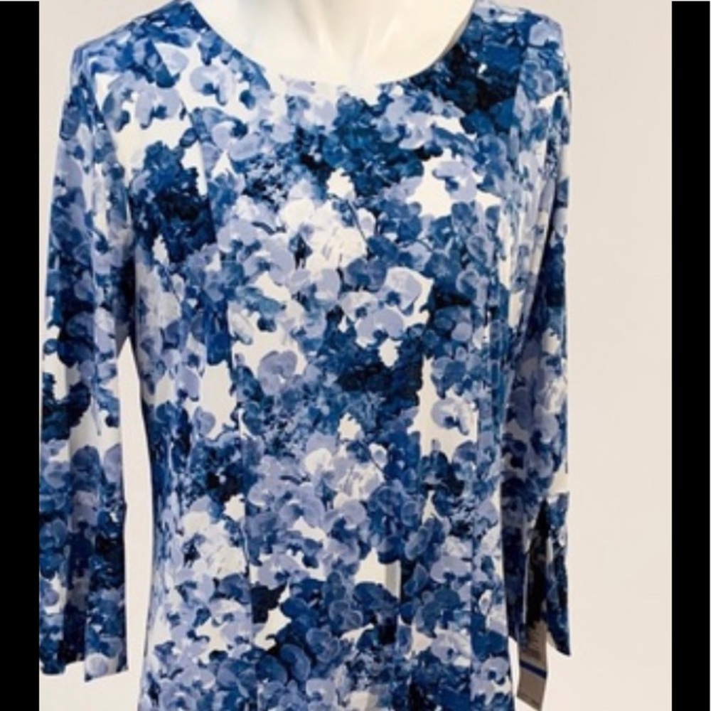 Floral dress polyester. Size L long sleeves . HN3